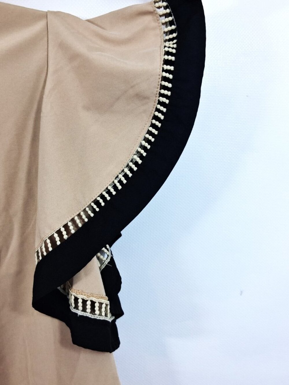 Flounce Sleeve Blouse Scoop Neck Contrast Tan Brown Black L, Shein - Picture 5 of 7